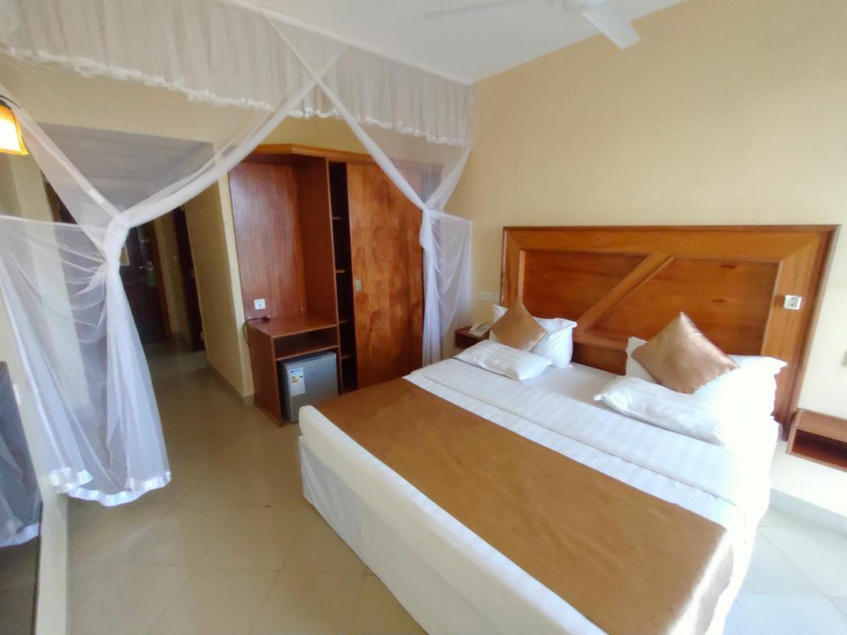 Pulickal Airport Hotel Entebbe Eksteriør bilde
